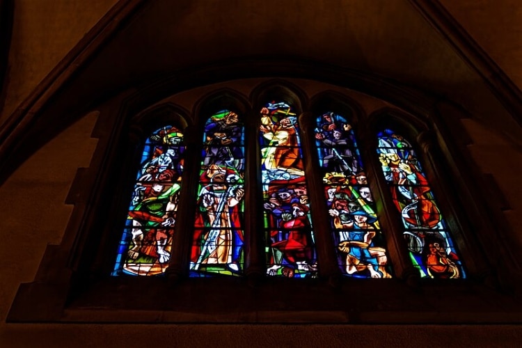 Glas-in-lood ramen St. Willibrord basiliek in Echternach