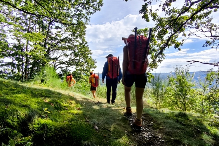 Klimmen tijdens 2-Daagse Packraft tocht op de Semois in de Ardennen