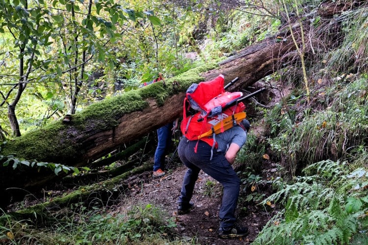 Wandelen in de Ardennen met de packraft op je rug