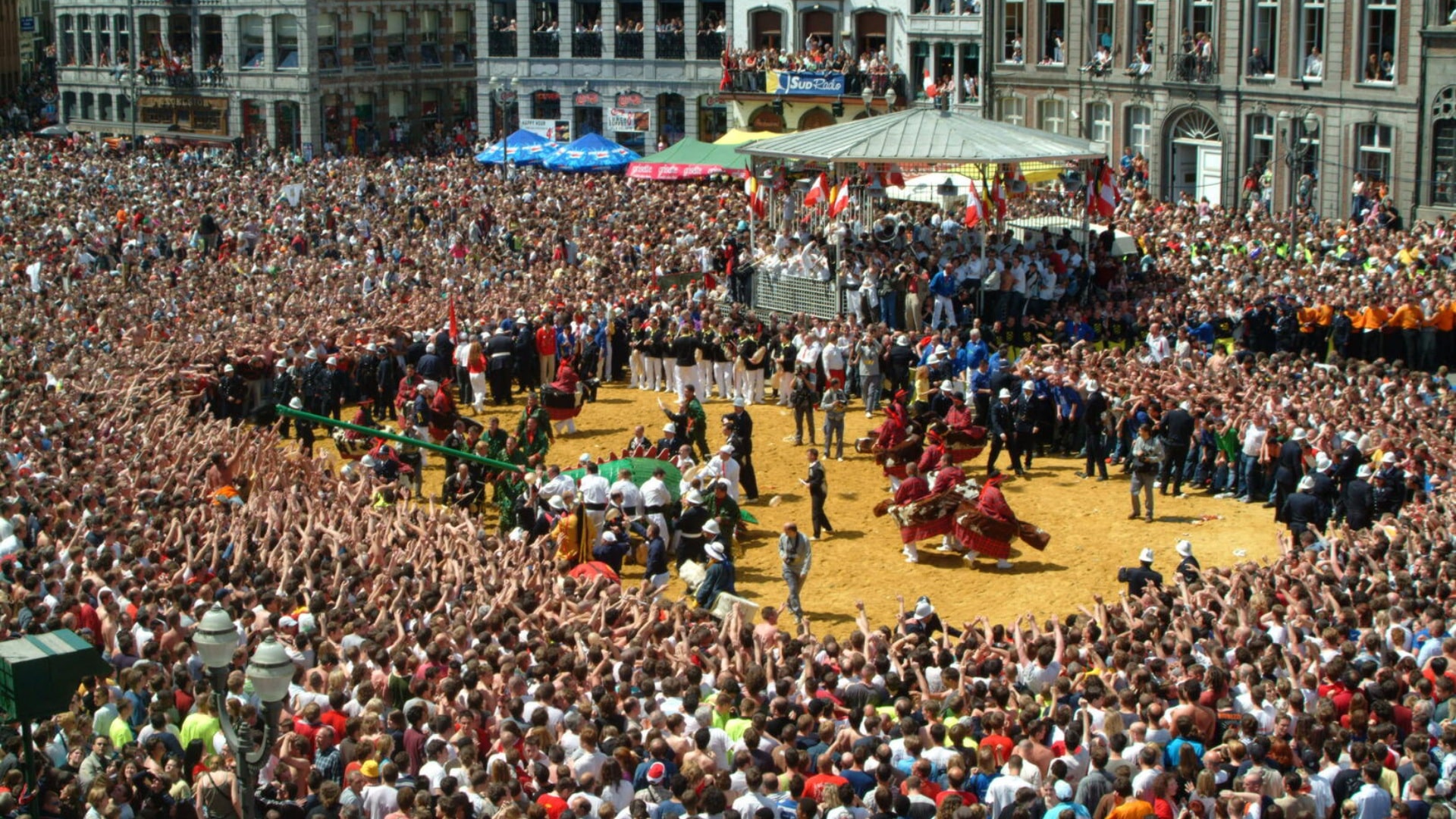 Het volksfeest Doudou in Mons