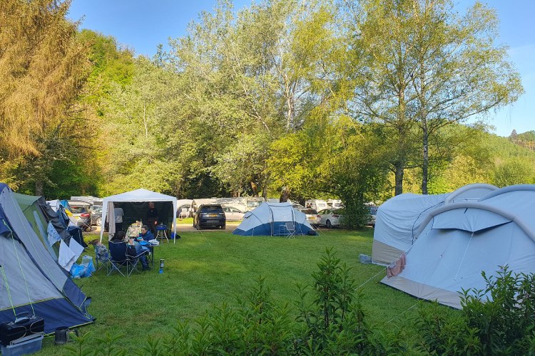 Tenten op Camping de l'Ourthe in La Roche-en-Ardenne