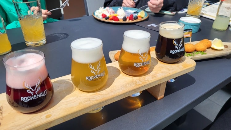 Bierproeverij in brasserie de Rochehaut