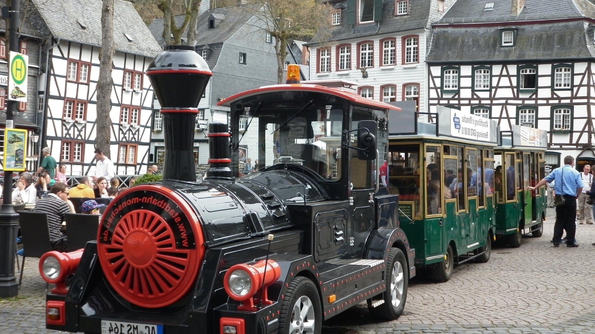 Toeristisch treintje in Monschau
