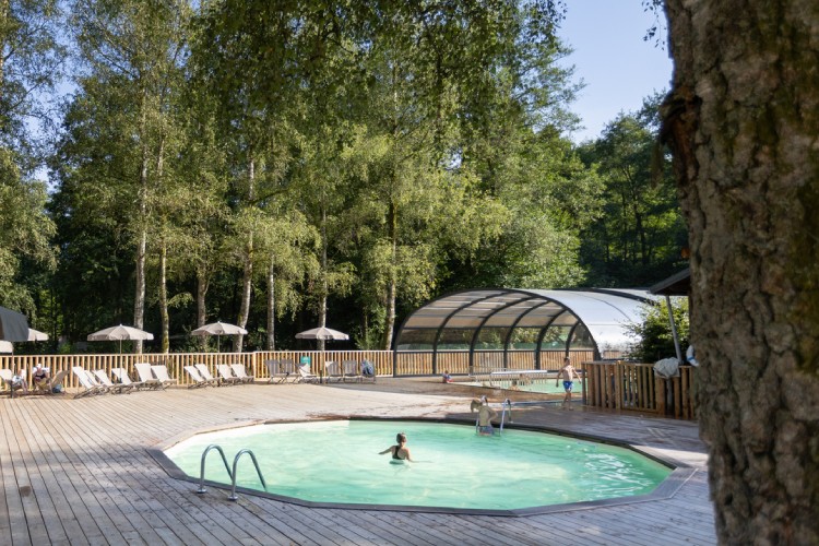 Zwembad van Camping Huttopia Vallée de la Semois in de Ardennen