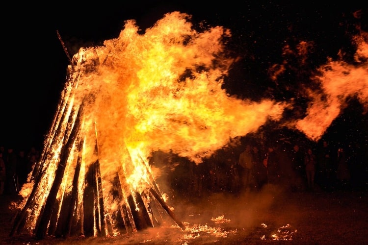 Paasvuren in de Ardennen